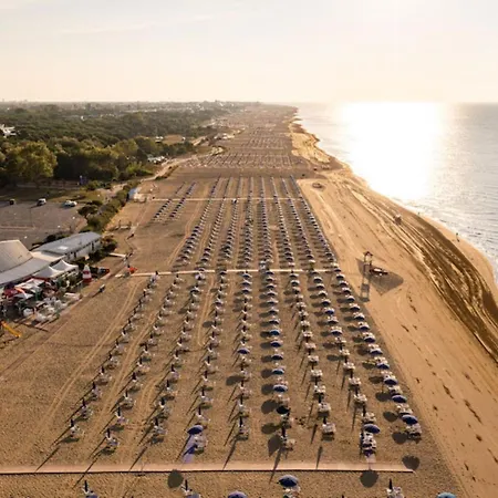 Апартаменти Functional With Balcony