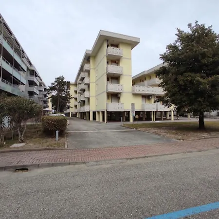 Functional With Balcony * Бібіоне