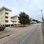 Functional With Balcony דירה ביביונה
